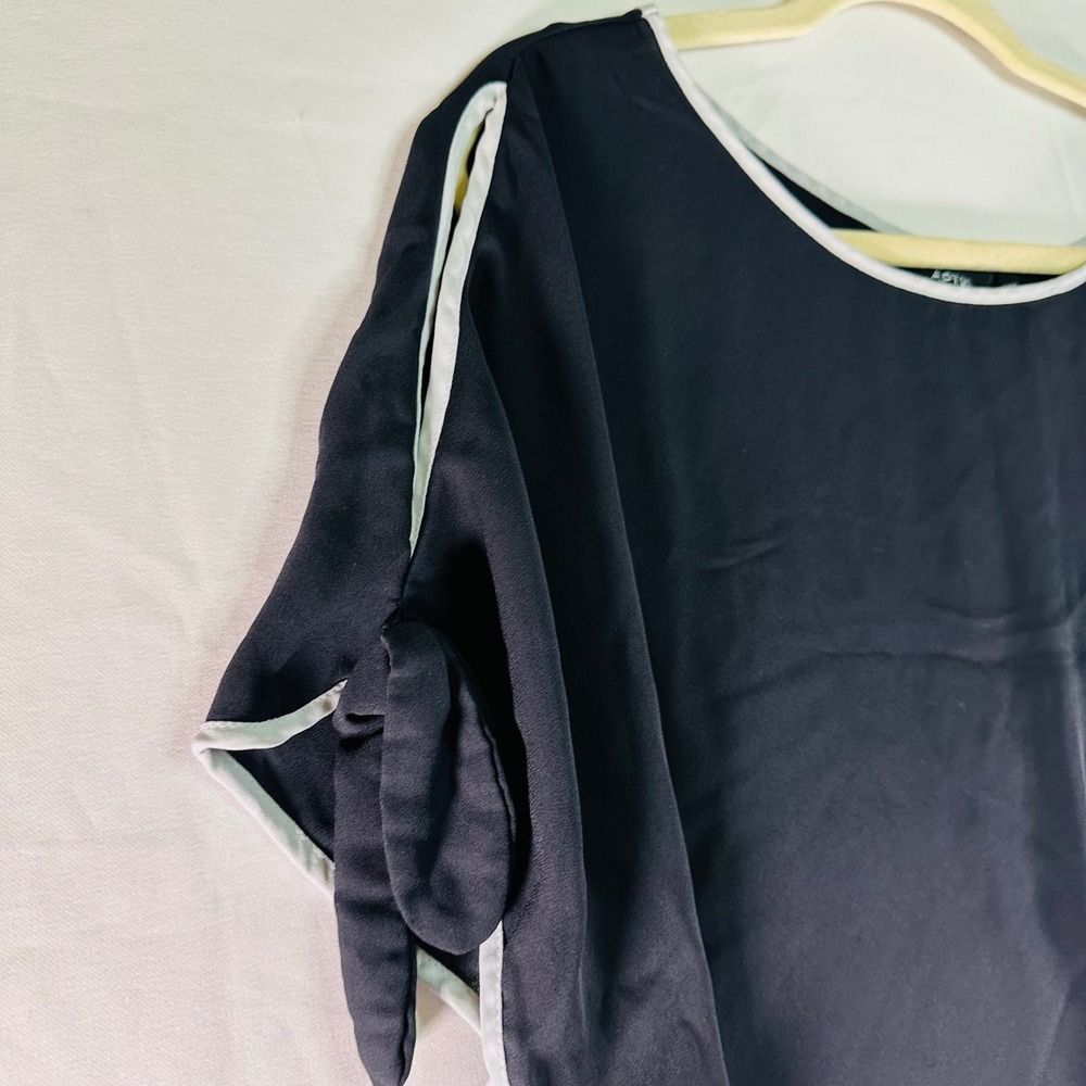 Apt 9 Black White Trim Top Peekaboo Short Sleeves Bow Detail Polyester Womens 1X - Picture 3 of 6